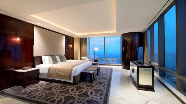 royal-suite-bedroom-1-1024×620