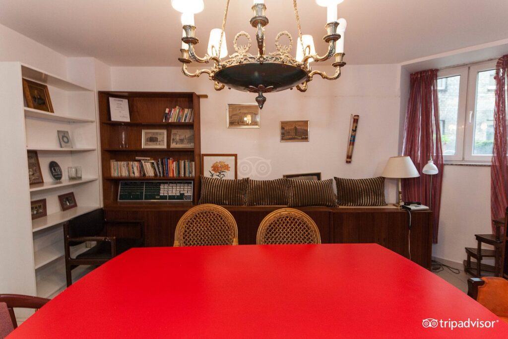 shared-lounge-and-kitchen-v13531-1-1024×683
