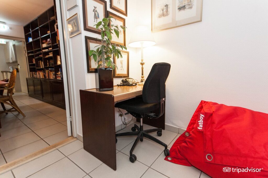 shared-lounge-and-kitchen-v13531-2-1024×683